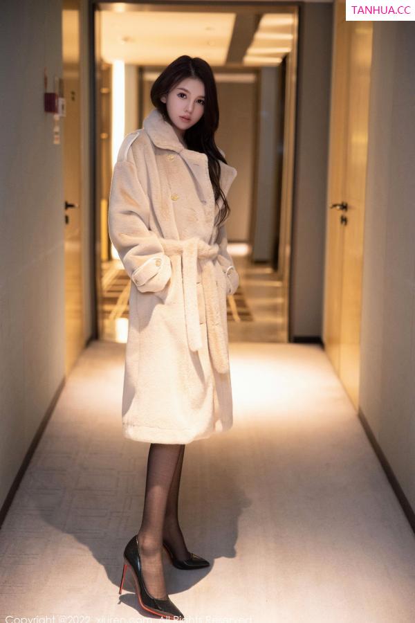   [XiuRen]高清写真图 2022.12.21 No.6023 美羊羊 黑丝美腿第3张图片